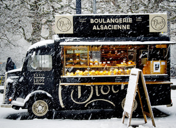Stand jualan minuman dengan tema musim dingin
